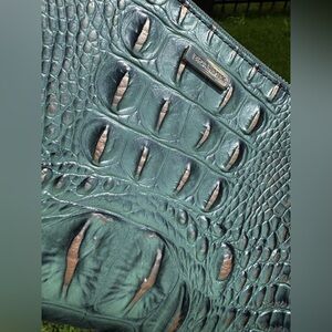 🩵🩶 NWT BRAHMIN SAMPLE Obsidian Melbourne Daisy Wristlet 🩶🩵